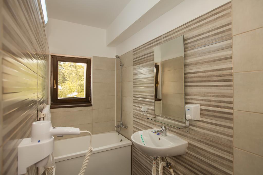 Pensiunea Aurora Hotel Racova ภายนอก รูปภาพ