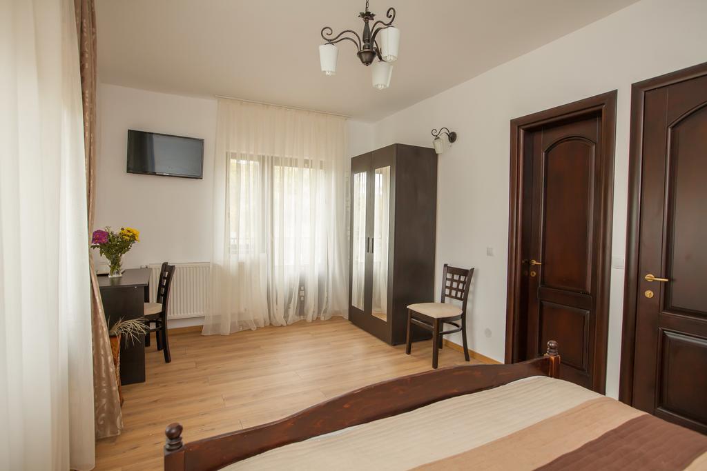 Pensiunea Aurora Hotel Racova ภายนอก รูปภาพ